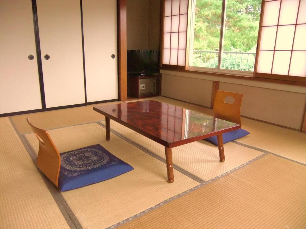 Hotel Nishimiyasou Fudžikawagučiko Pokoj fotografie